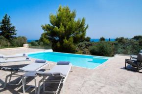 Villa Gaia - Divine private villa with pool, close to beach